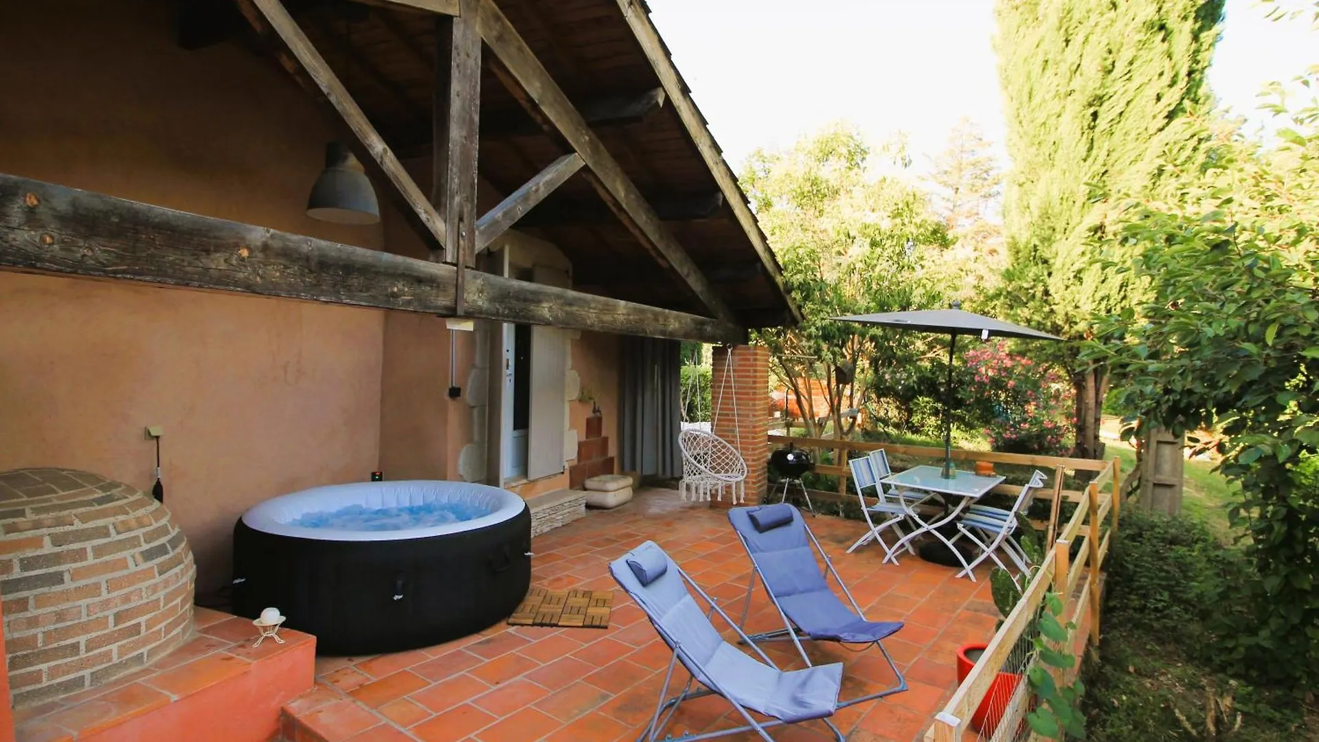 Semesterbostad Gite Pour 2 En Pleine Nature Avec Jaccuzzi Gaillac
